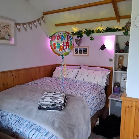 ホテル Peppercorn Pod At Beck House Glamping Salmonby エクステリア 写真