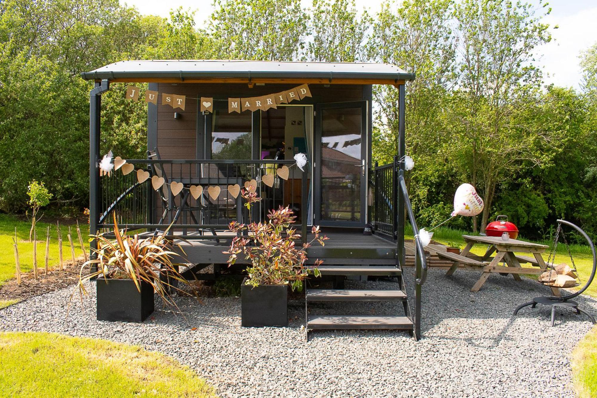 ホテル Peppercorn Pod At Beck House Glamping Salmonby エクステリア 写真